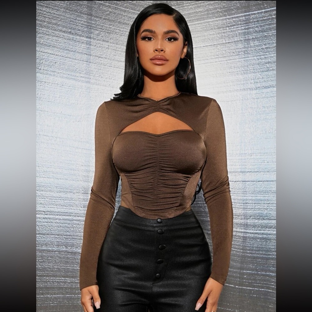 Neck ruched long sleeve